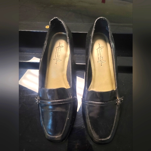 Hush Puppies I Soft Style H74869 Size 8.5  Black Slip On Loafer 2" Block Heel - Picture 1 of 8